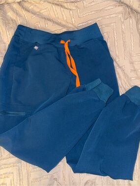 Figs scrub Jogger and top set size XS